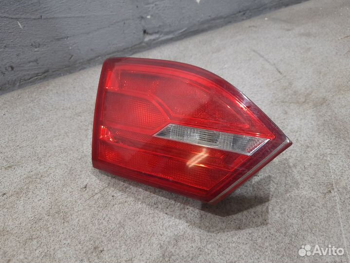 Левый фонари в крышку багажника Volkswagen Jetta 6
