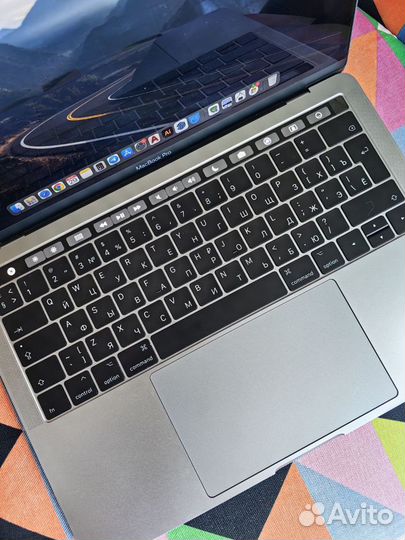 Apple MacBook Pro 13 2017 (2019) touch bar 8/256gb
