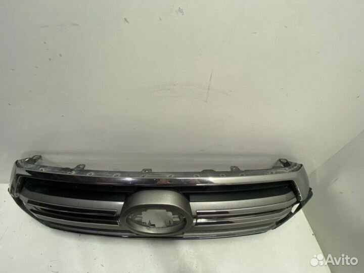 Решетка радиатора передняя Toyota Land Cruiser 200