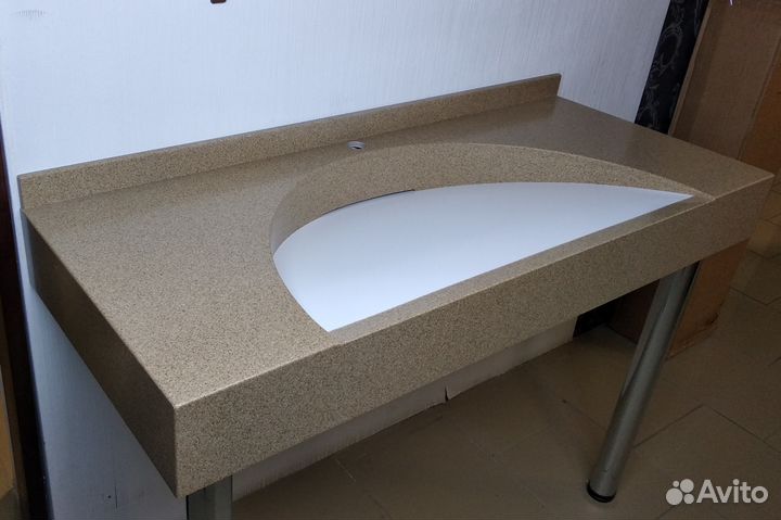Столешница с раковиной из искусственного камня