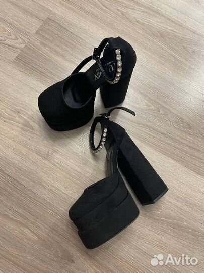 Туфли чёрные,женские,на большом каблуке