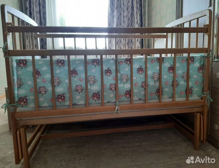 Детская кроватка с бортиками