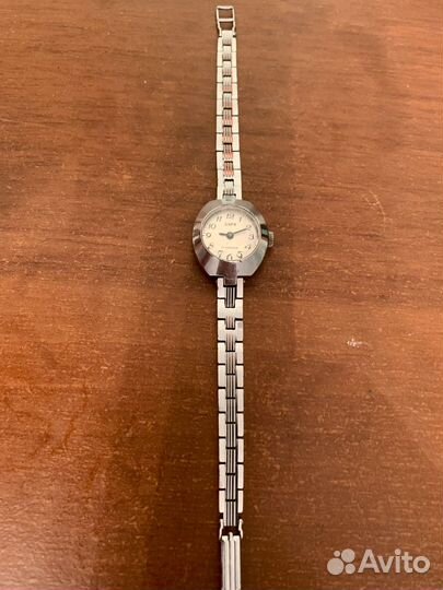 Часы наручные женские