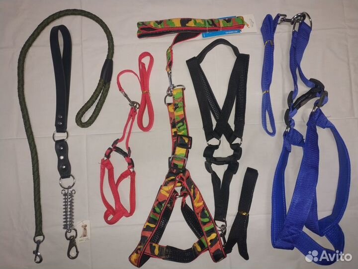 Поводки Ошейники Шлейки Игрушки Чесалки Миски