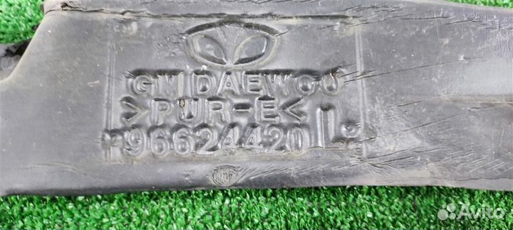 Уплотнитель крыла переднего левого Chevrolet Capt