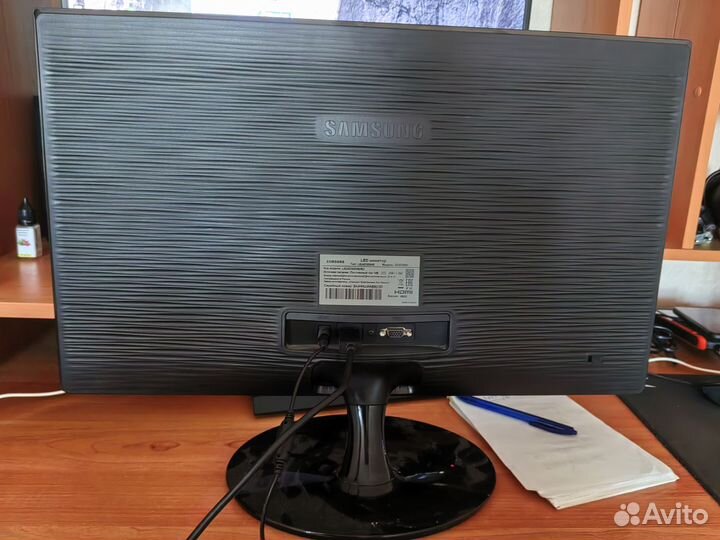 Монитор Samsung S24D300H