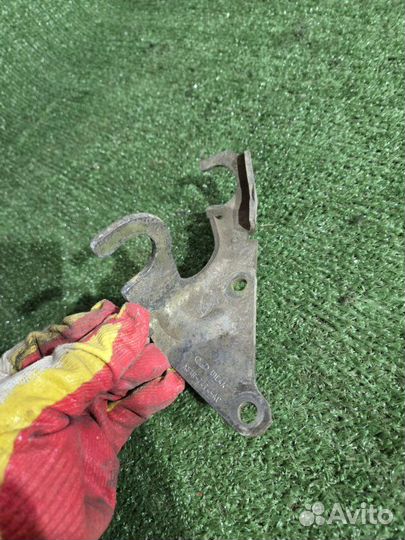 Рычаг стояночного тормоза Toyota Corolla E150 1.6