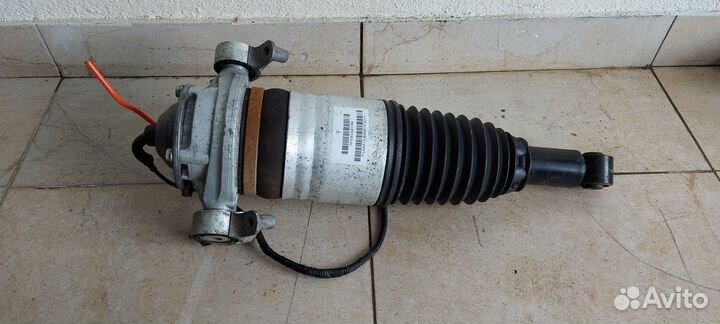 Пневмостойка задняя левая Porsche Cayenne 958