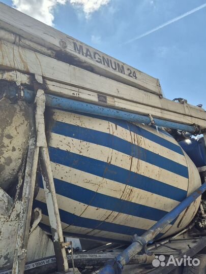 Автобетононасос IVECO Trakker, 2004