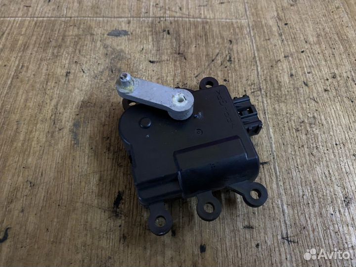 Моторчик привода заслонок отопителя Мазда 6 gн