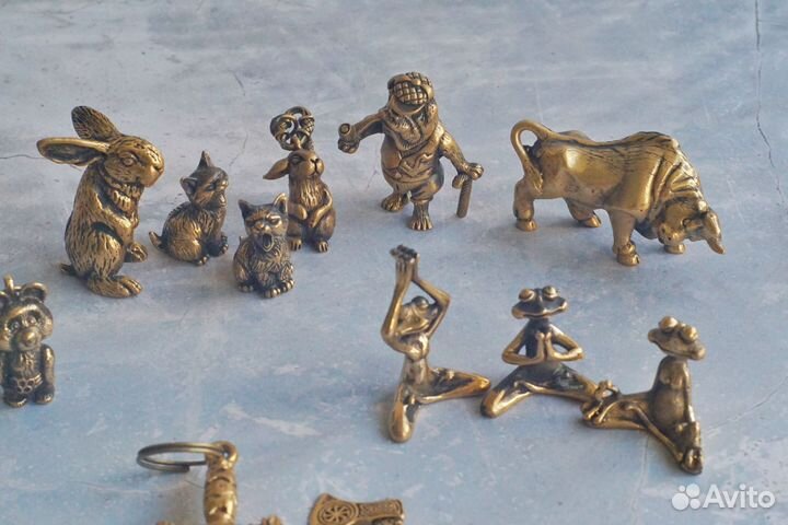 28 брелков-фигурок +2 ложки для обуви