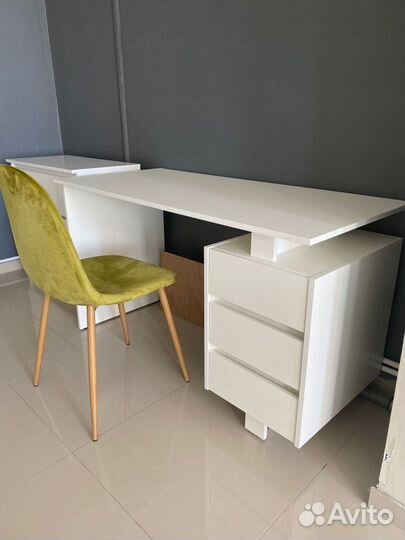 Письменный школьный стол Рио белый в наличии