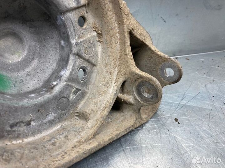 Кронштейн амортизатора Volkswagen Passat B5 2000-2