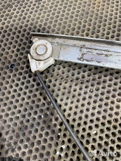 Стеклоподъёмник передний левый Mazda 3 BK