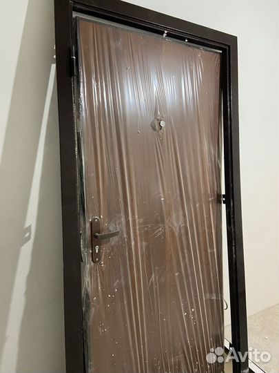 Дверь входная металлическая