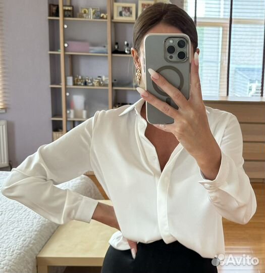 Белая шелковая рубашка