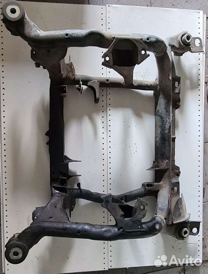 Подрамник двигателя ml350 2006г