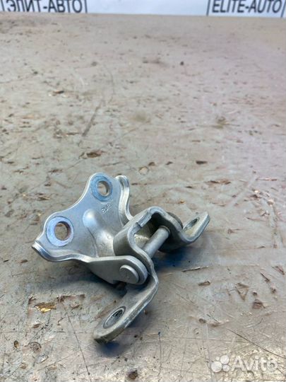 Петля двери задняя правая Kia Rio 3 1.4 2016