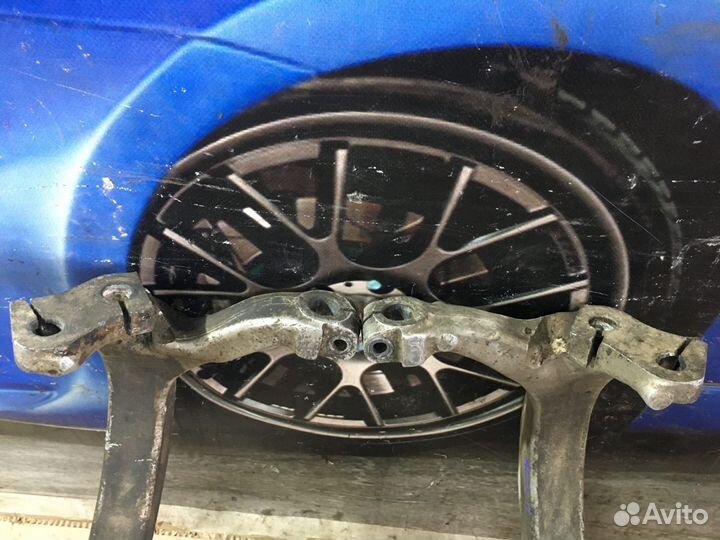 Передние поворотные кулаки Audi A8 D3