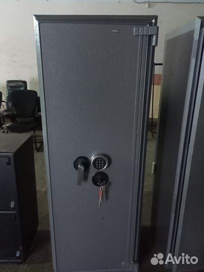 Продам сейф банковский - оружейный (Кросс-сейф )