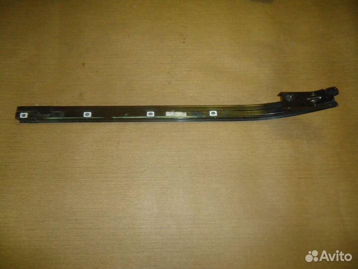 Направляющая двери левой Peugeot 1007