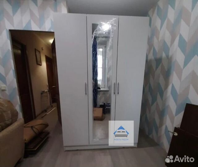 Шкаф трехстворчатый