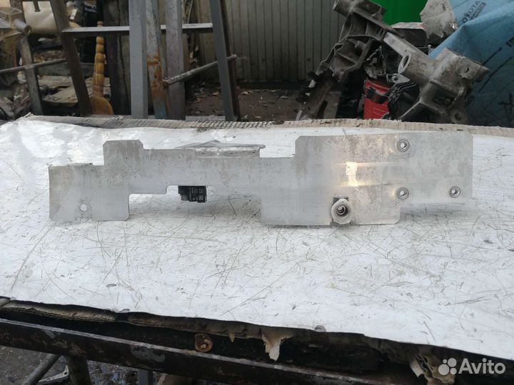 Кронштейн крепление левой фары BMW X5 F15