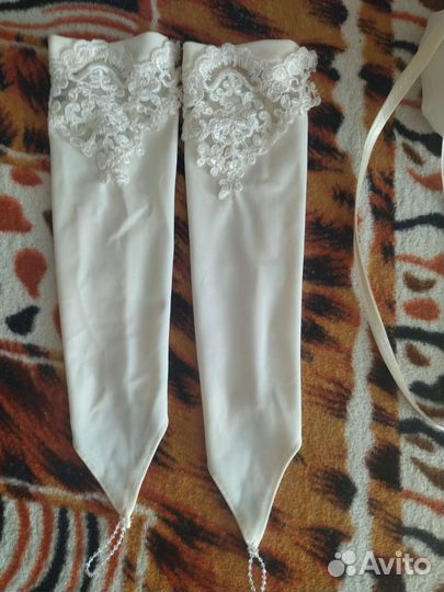 Сумочка и перчатки для праздничного платья