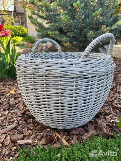 Кашпо из ротанга для цветов