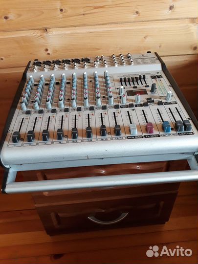 Активный микшерный пульт behringer europower PMH10