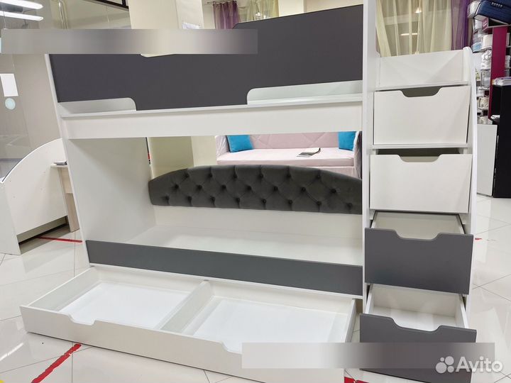 Двухъярусная кровать