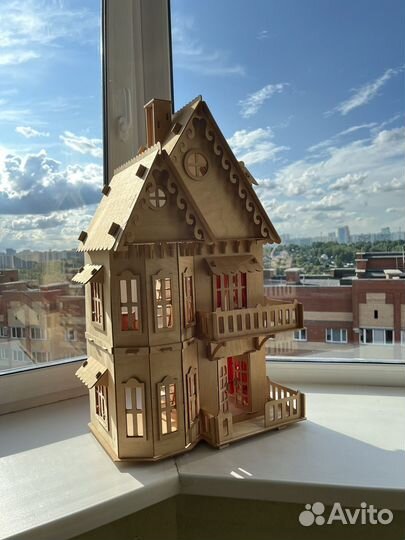 Деревянный кукольный домик с мебелью