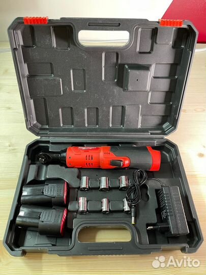 Лазерные уровни, отвертка, электрический ключ