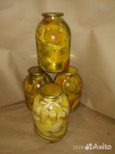 Соленые грибы-рыжики,грузди,белые,маслята, опята