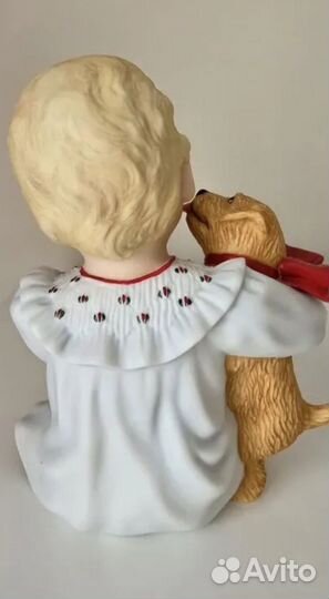 Статуэтка фарфоровая