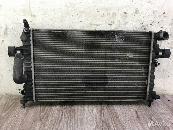 Радиатор двс Opel Astra H Z14XEP 2010