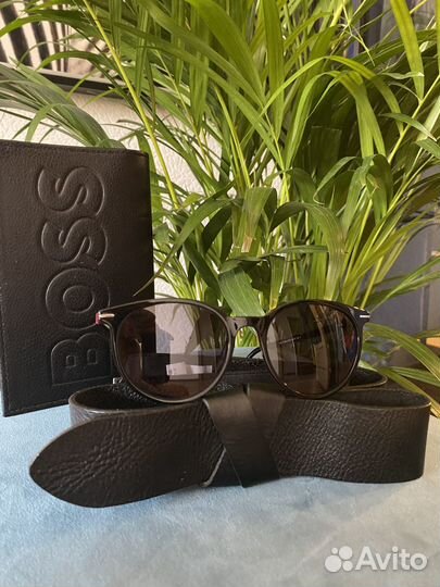 Солнцезащитные очки Hugo