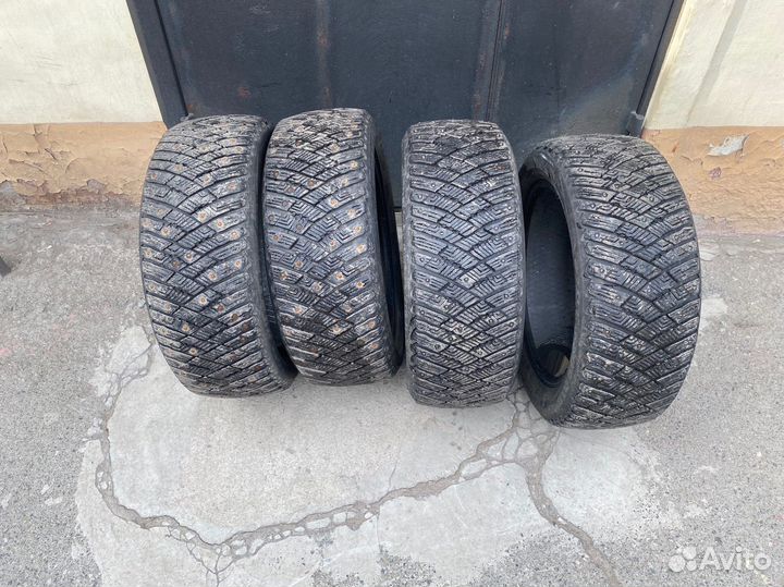 Goodyear Ultragrip Ice Arctic 215/55 R17 98T