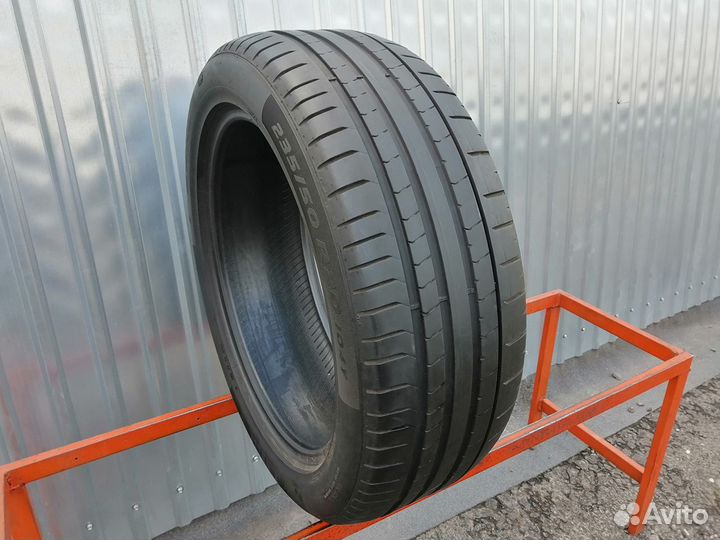 Pirelli P Zero PZ4 235/50 R20