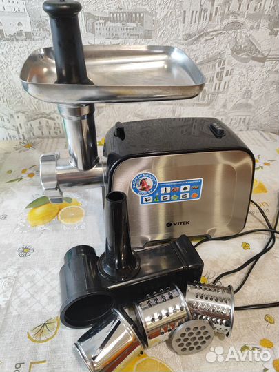 Мясорубка Vitek VT-3646