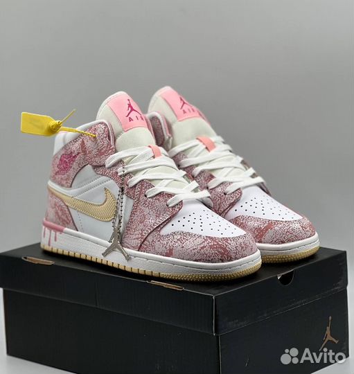 Кроссовки женские Nike Air Jordan 1