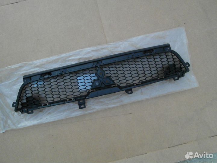 Решётка радиатора Mitsubishi Outlander XL 2010-12
