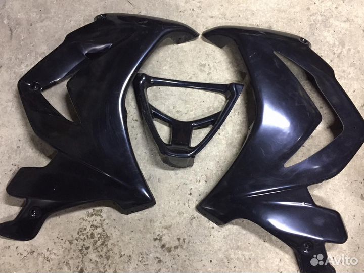 Боковой пластик Yamaha FZ1