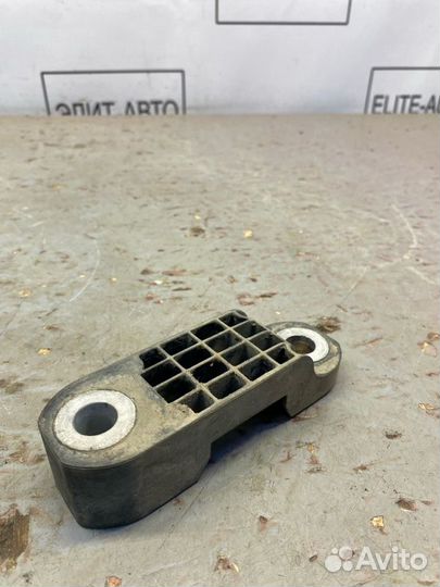 Кронштейн Bmw 5 G30 2.0 2021