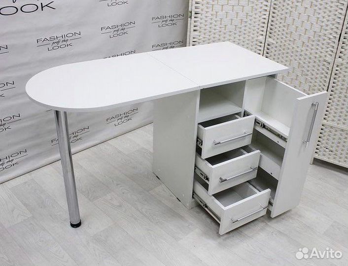 Маникюрный стол