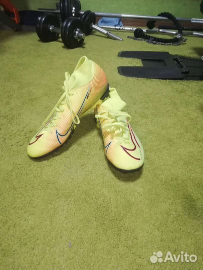 Футбольные бутсы nike