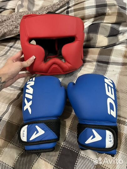 Боксерские перчатки,шлем