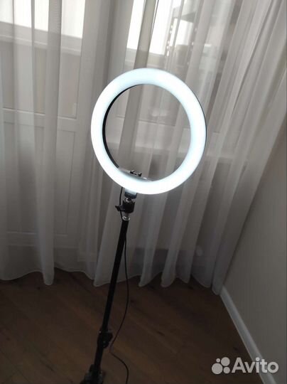 Кольцевая лампа со штативом