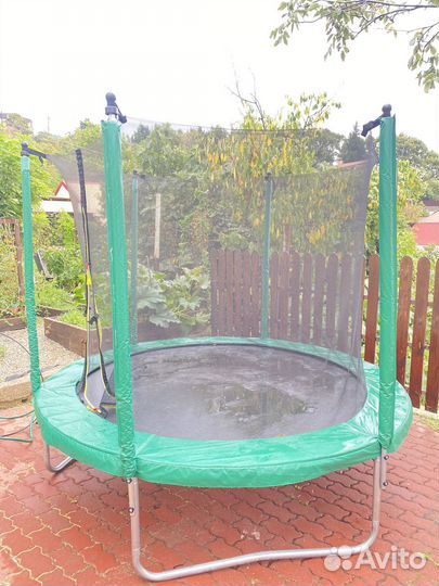 Батут с защитной сеткой