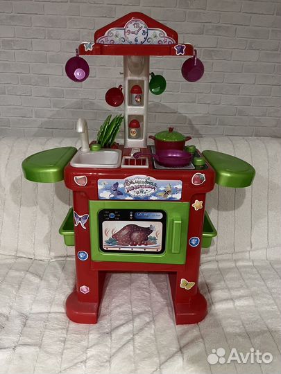 Детская кухня с посудой и продуктами